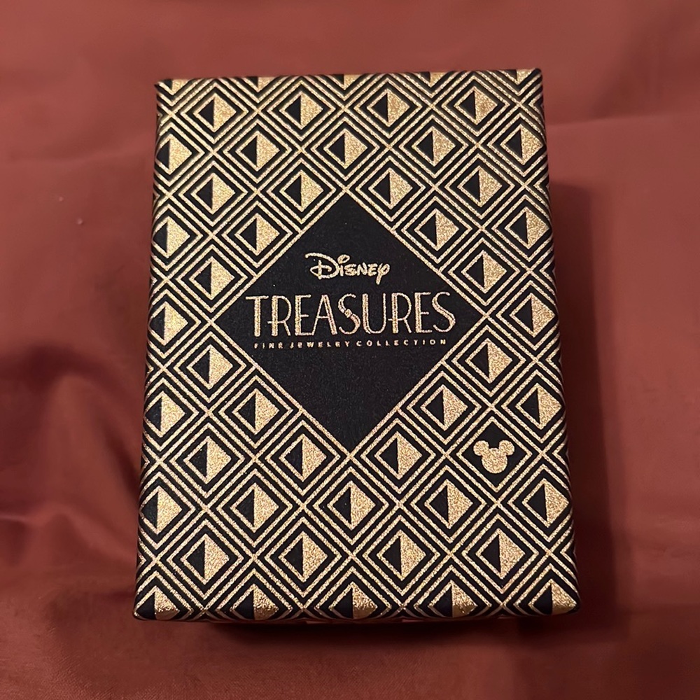 Disney Treasures Minnie Mouse Black Diamond Heart Necklace